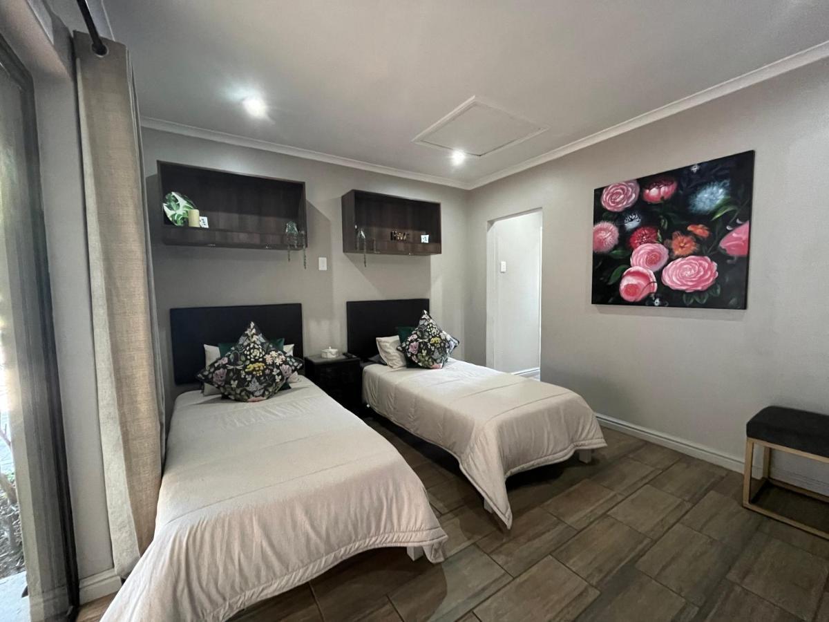 Panorama Self Catering Hotel Parow Buitenkant foto